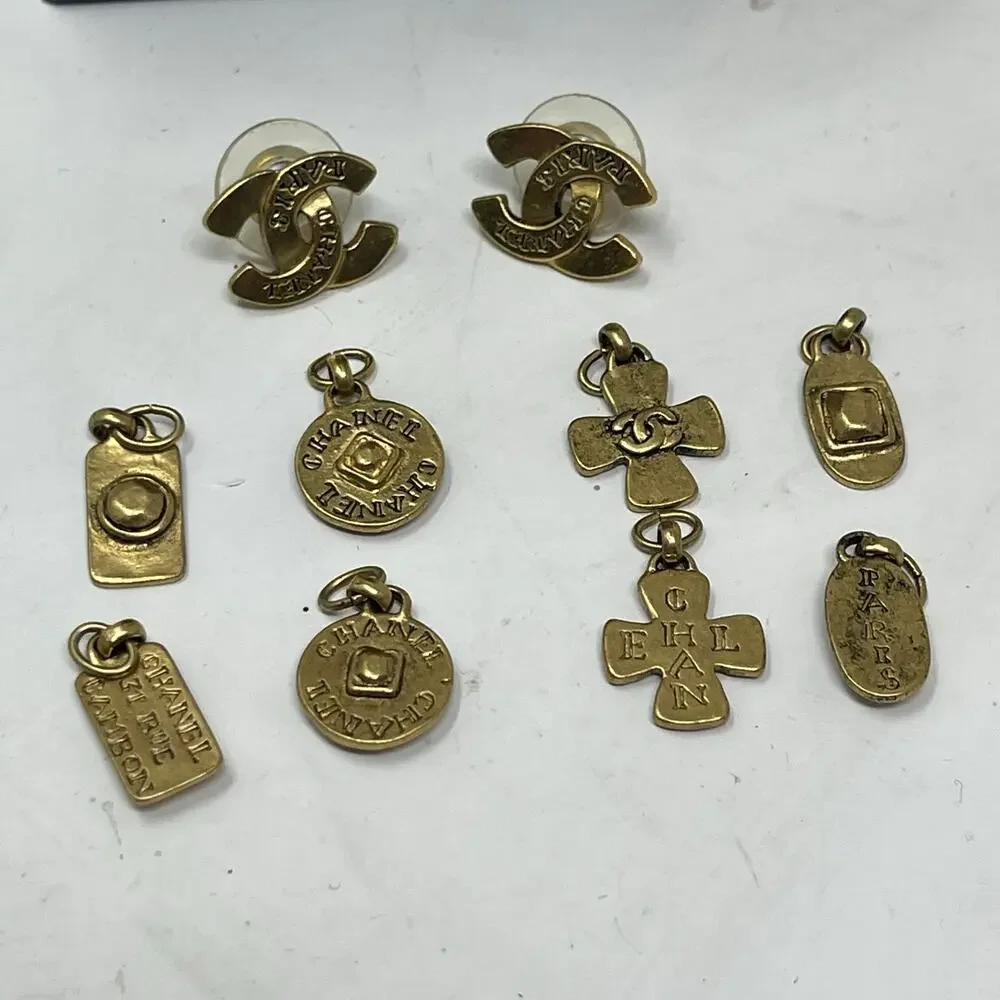 CHANEL Vintage AUTH Earrings Coco CC Logo GP Gold 4 pairs Charm Cross Swing - Picture 9 of 9